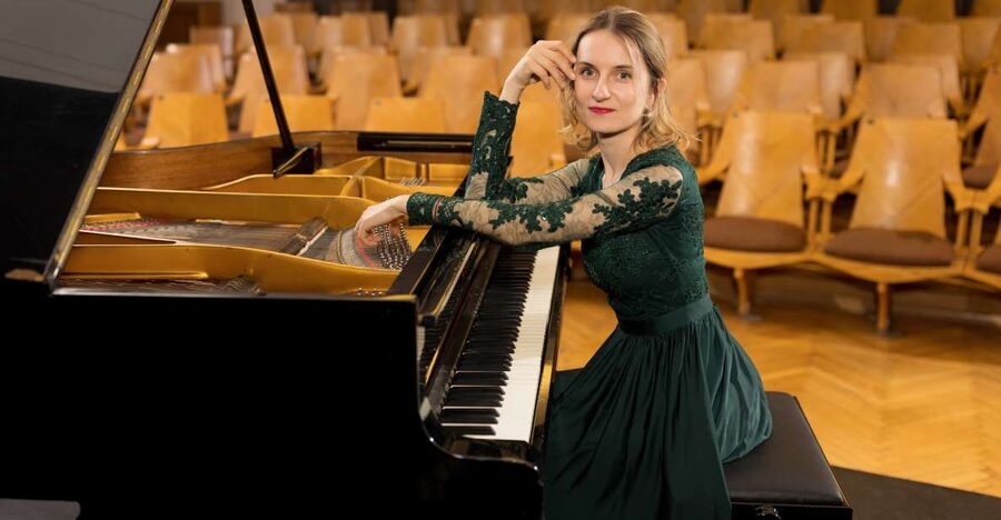 Warsaw: Chopin Concert at Historical Venue in Old Town - Sitting close to the pianist