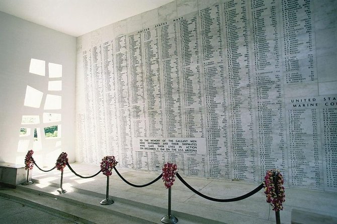 WWII Pearl Harbor Heroes Deluxe Tour - Pearl Harbor National Memorial and the Arizona Memorial