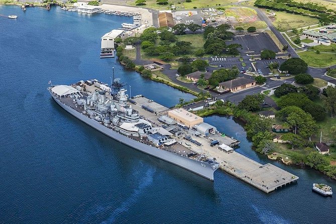 WWII Pearl Harbor Heroes Deluxe Tour - Inside the USS Bowfin submarine