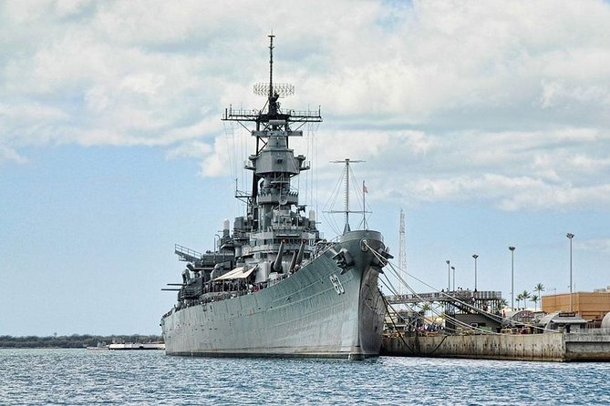 WWII Pearl Harbor Heroes Deluxe Tour - Pearl Harbor Aviation Museum and its lunch stop